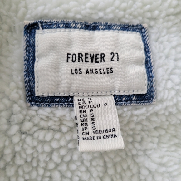 NEW NWT Forever 21 Light Blue Denim Jacket with White Sherpa-S - Picture 3 of 5